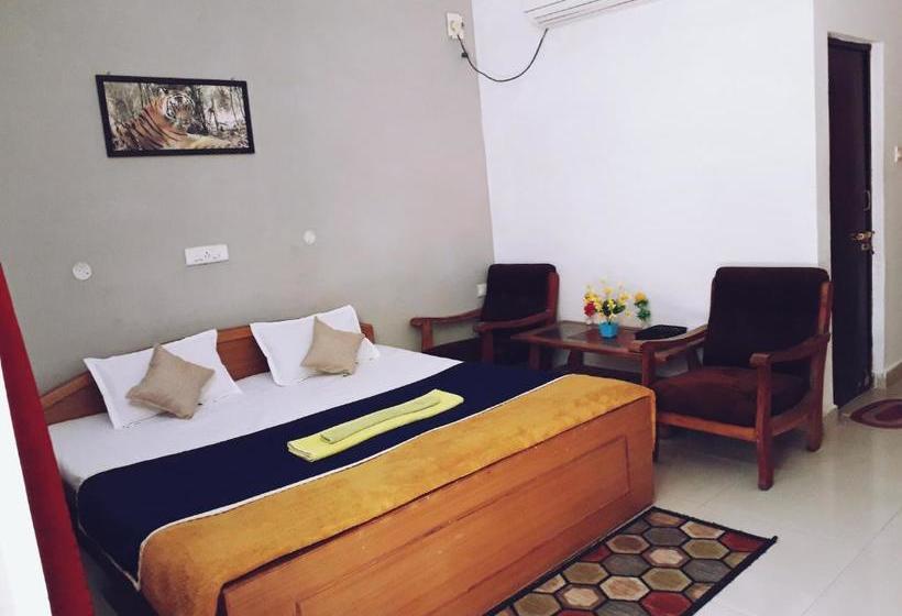 ホテル Narmada Palace