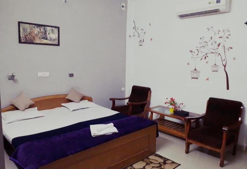 ホテル Narmada Palace