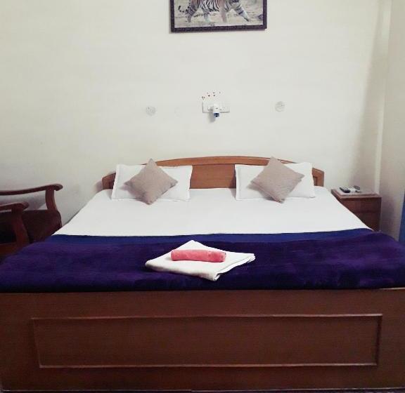 ホテル Narmada Palace