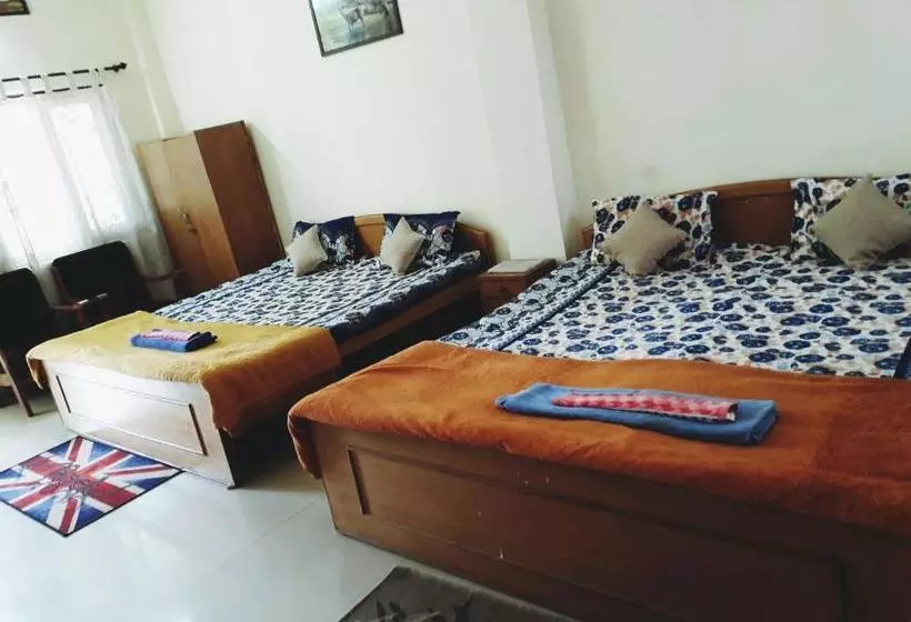 Hotelli Narmada Palace