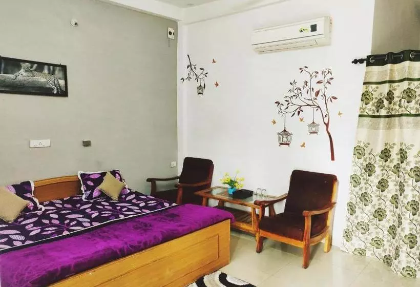Hotelli Narmada Palace