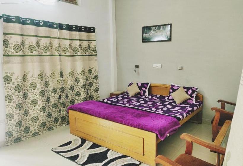 ホテル Narmada Palace