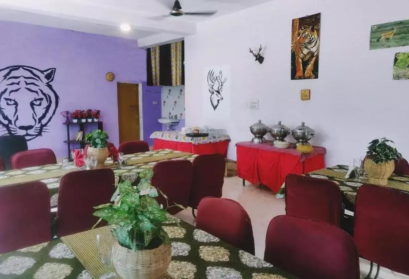 Hotelli Narmada Palace