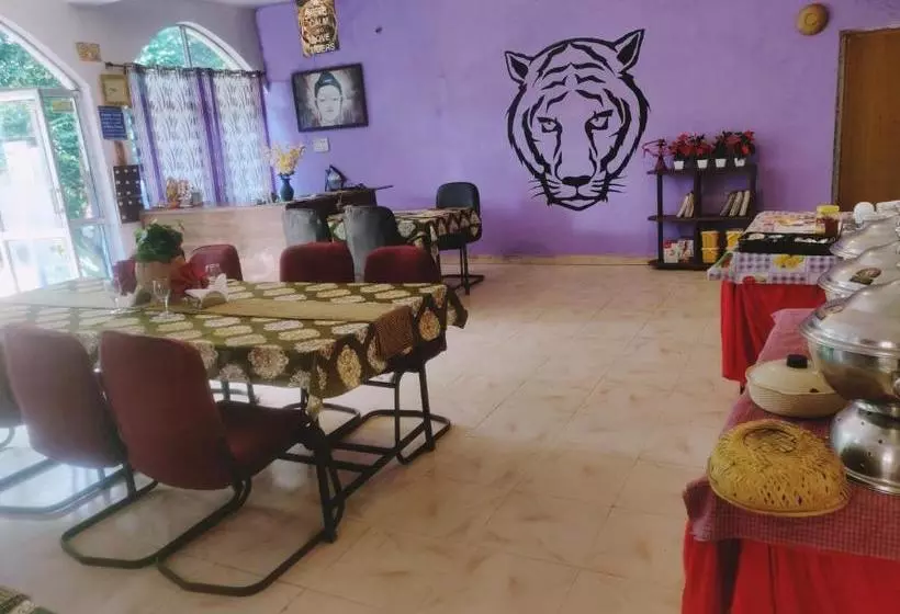 Hotelli Narmada Palace