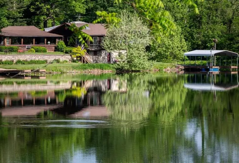 مُتل Basswood Resort