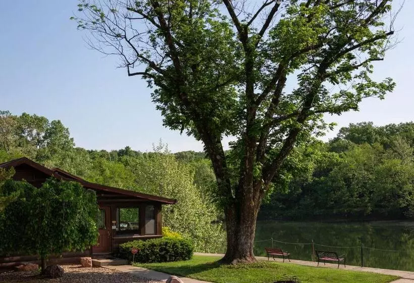 مُتل Basswood Resort