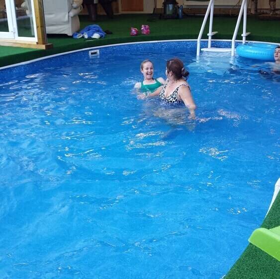 پانسیون Tudor House