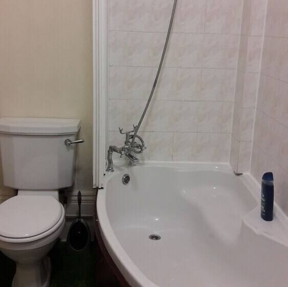 پانسیون Tudor House