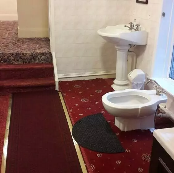 Majatalo Tudor House