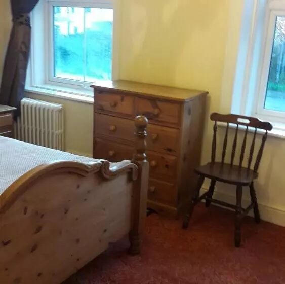 Majatalo Tudor House