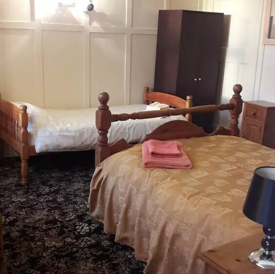 Majatalo Tudor House