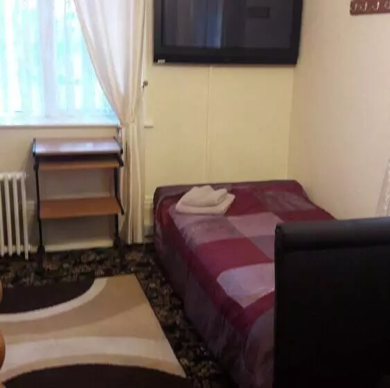 Majatalo Tudor House