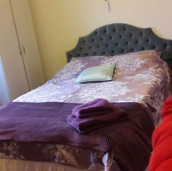 Majatalo Tudor House