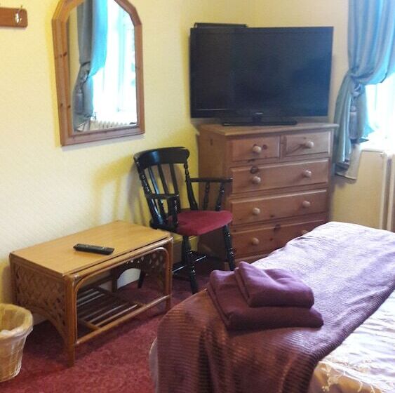 پانسیون Tudor House