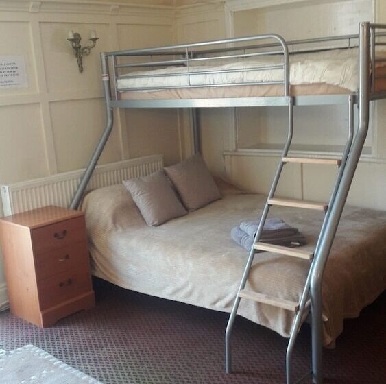 پانسیون Tudor House