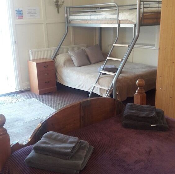 پانسیون Tudor House