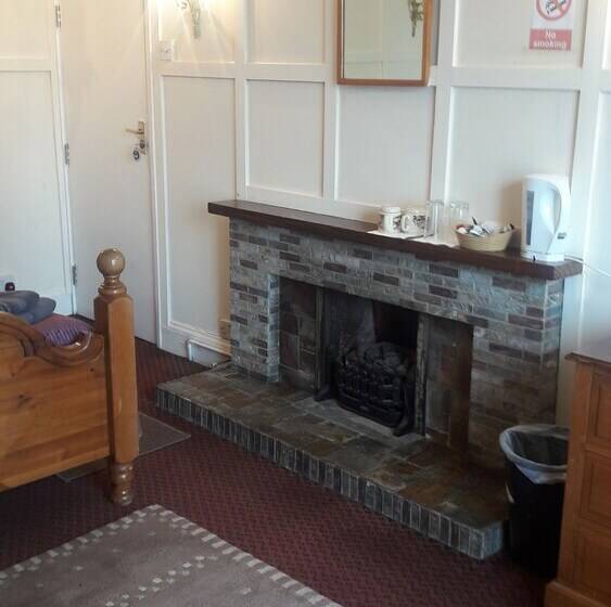 پانسیون Tudor House