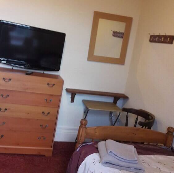 پانسیون Tudor House