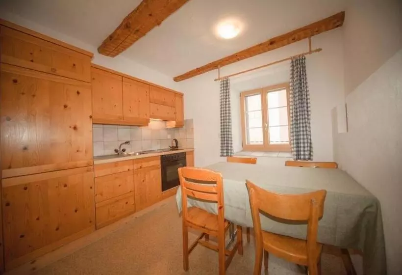 Retkeilymaja Und Restaurant Alpina