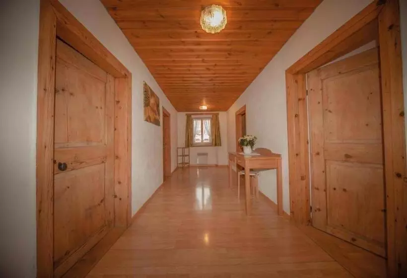 Retkeilymaja Und Restaurant Alpina