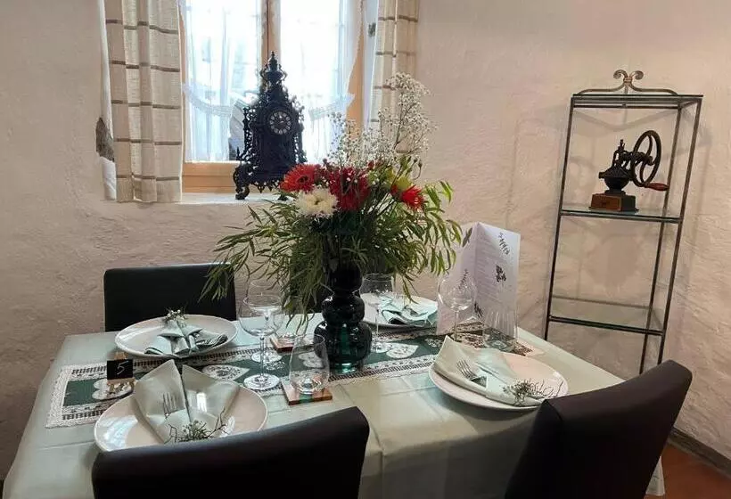 Retkeilymaja Und Restaurant Alpina