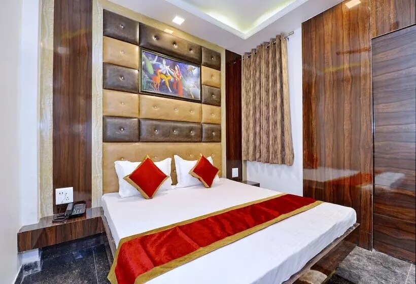 Hotelli Oyo 13795 Delight Home Stay