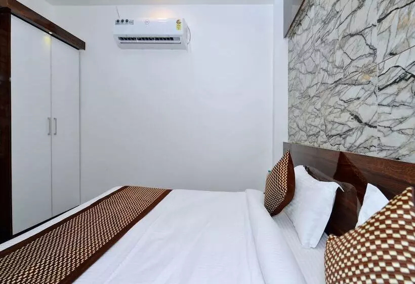 Hotelli Oyo 13795 Delight Home Stay
