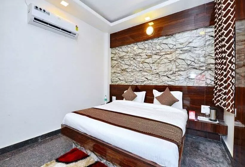 Hotelli Oyo 13795 Delight Home Stay