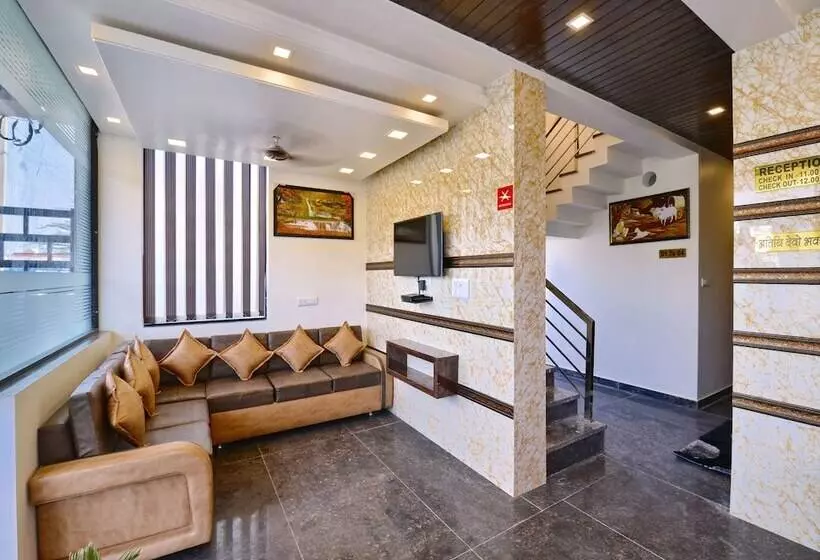 Hotelli Oyo 13795 Delight Home Stay