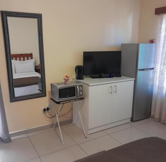 بنسيون Eve S Accommodation