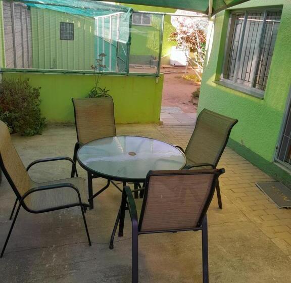 بنسيون Eve S Accommodation