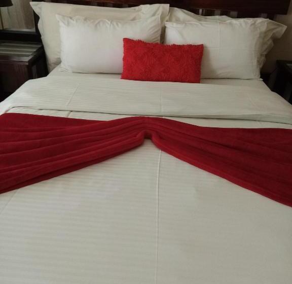 بنسيون Eve S Accommodation