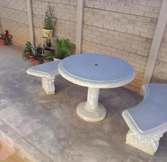 بنسيون Eve S Accommodation