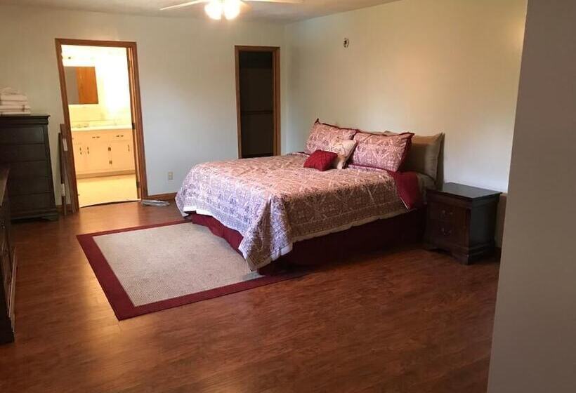 فندق صغير Tanglewood Lodge