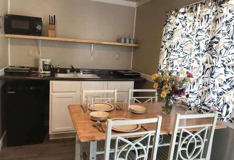 فندق صغير Tanglewood Lodge