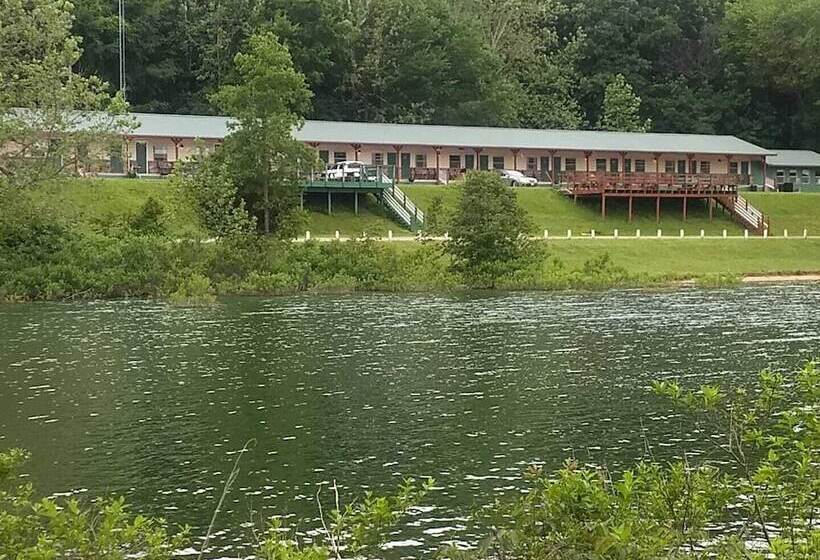 فندق صغير Tanglewood Lodge