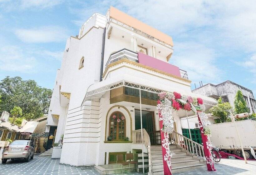 Пансион Oyo 14245 Amitabh Guest House