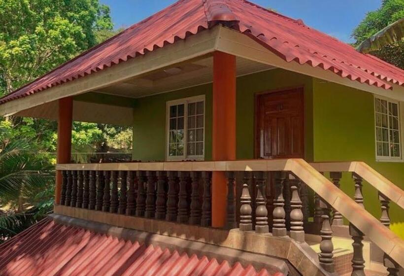 Общежитие Hostal Familiar Rolo