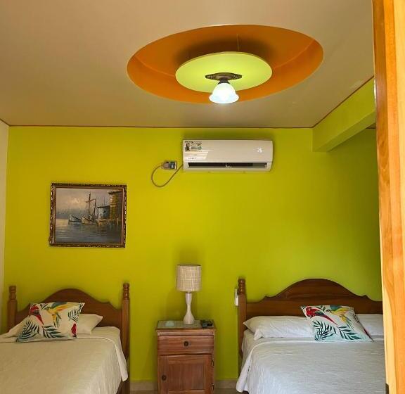 Общежитие Hostal Familiar Rolo