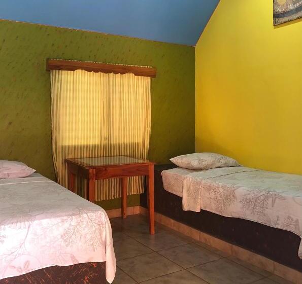 Общежитие Hostal Familiar Rolo