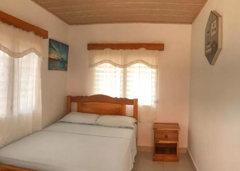 ユースホステル Hostal Familiar Rolo