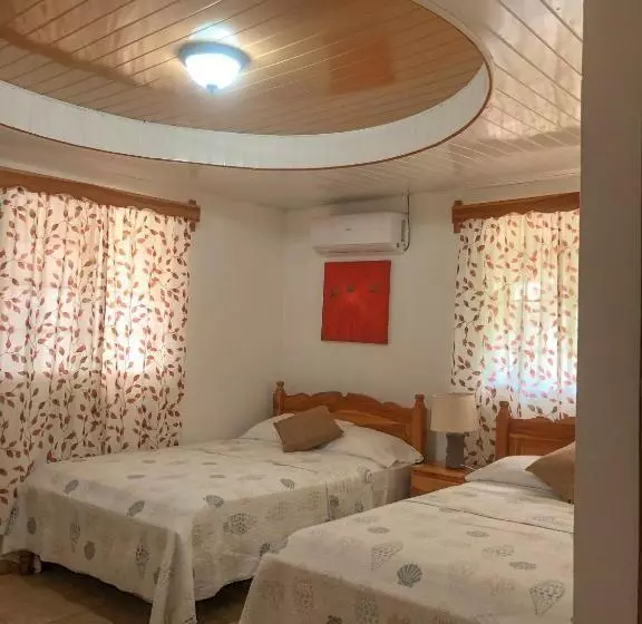 ユースホステル Hostal Familiar Rolo