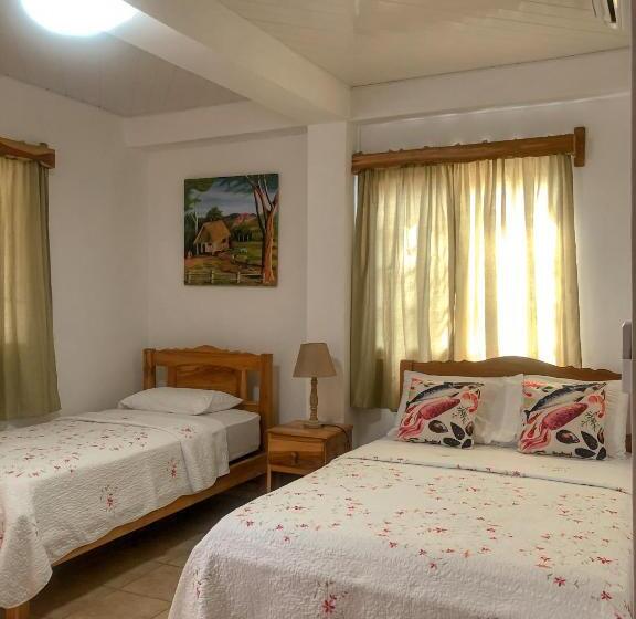 Общежитие Hostal Familiar Rolo