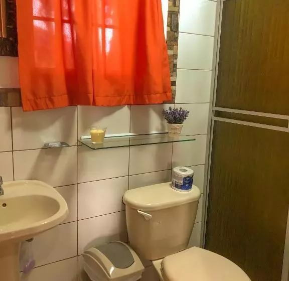 ユースホステル Hostal Familiar Rolo