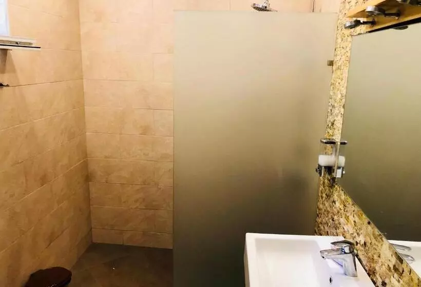 پانسیون Bude Hostel