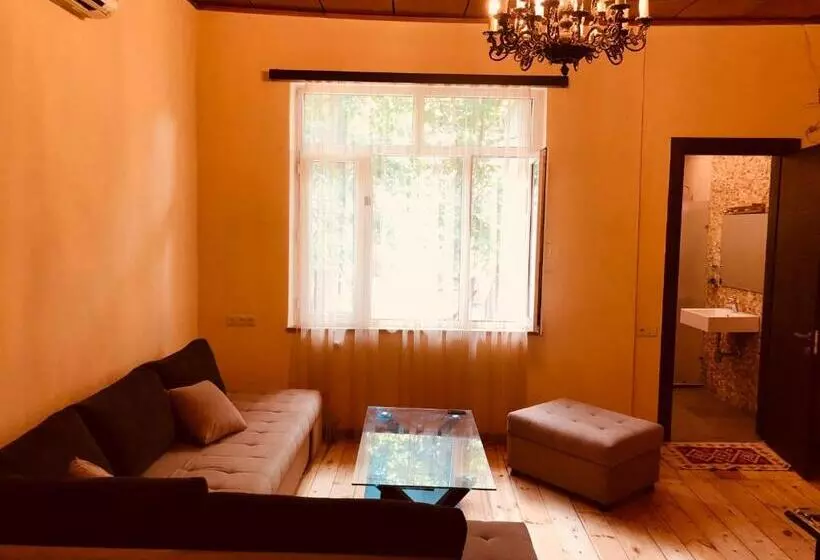 پانسیون Bude Hostel