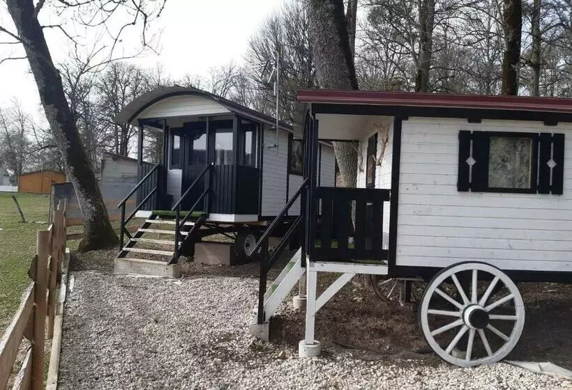 Majatalo Gîte Et Chambres D Hôtes Du Domaine Du Val Bruant