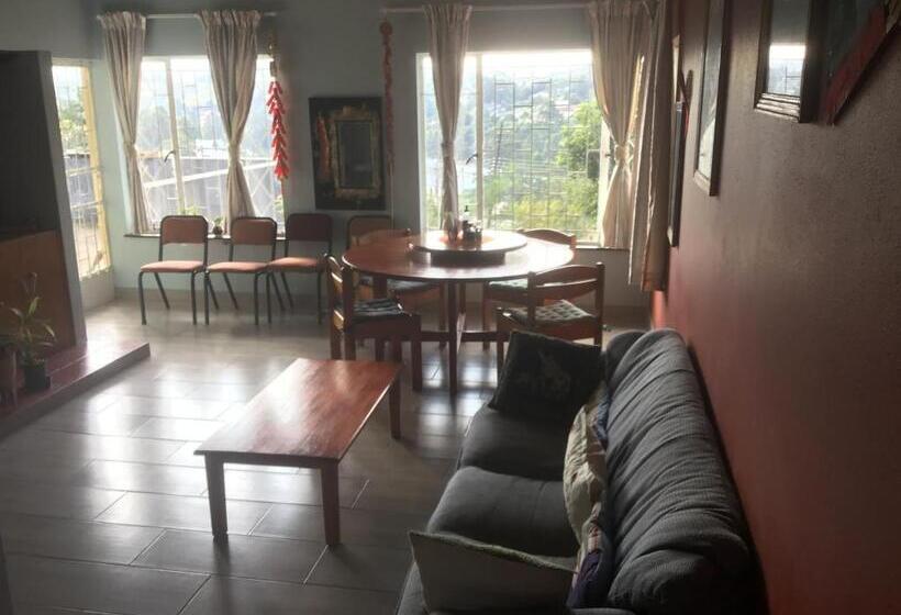 پانسیون Otentik Guesthouse