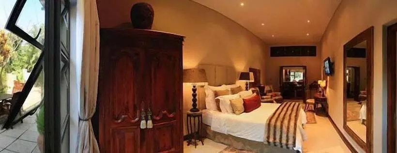 پانسیون Cowrie Cove Guest House