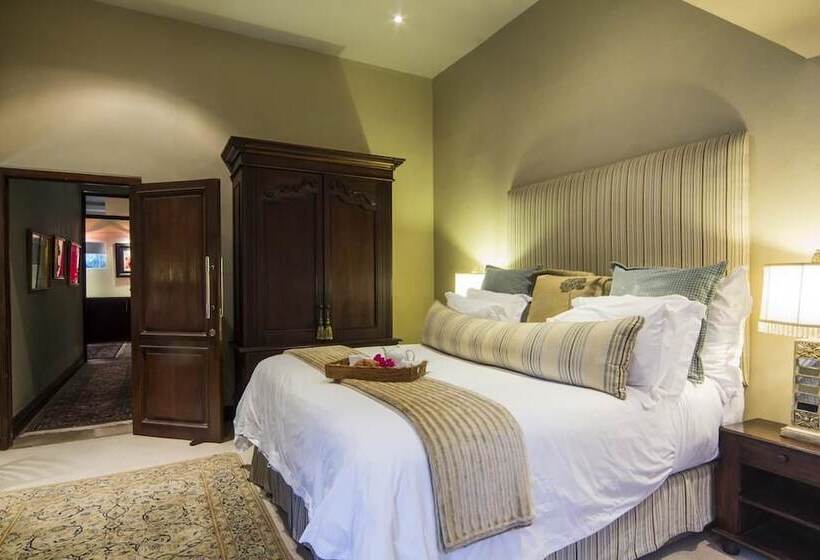 פנסיון Cowrie Cove Guest House